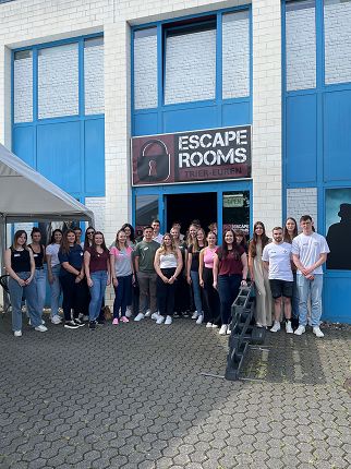 Foto (Lehen & Partner): Zum Abschluss der Einführungswoche stand diesmal „Escape Room und Pizza“ auf dem Programm